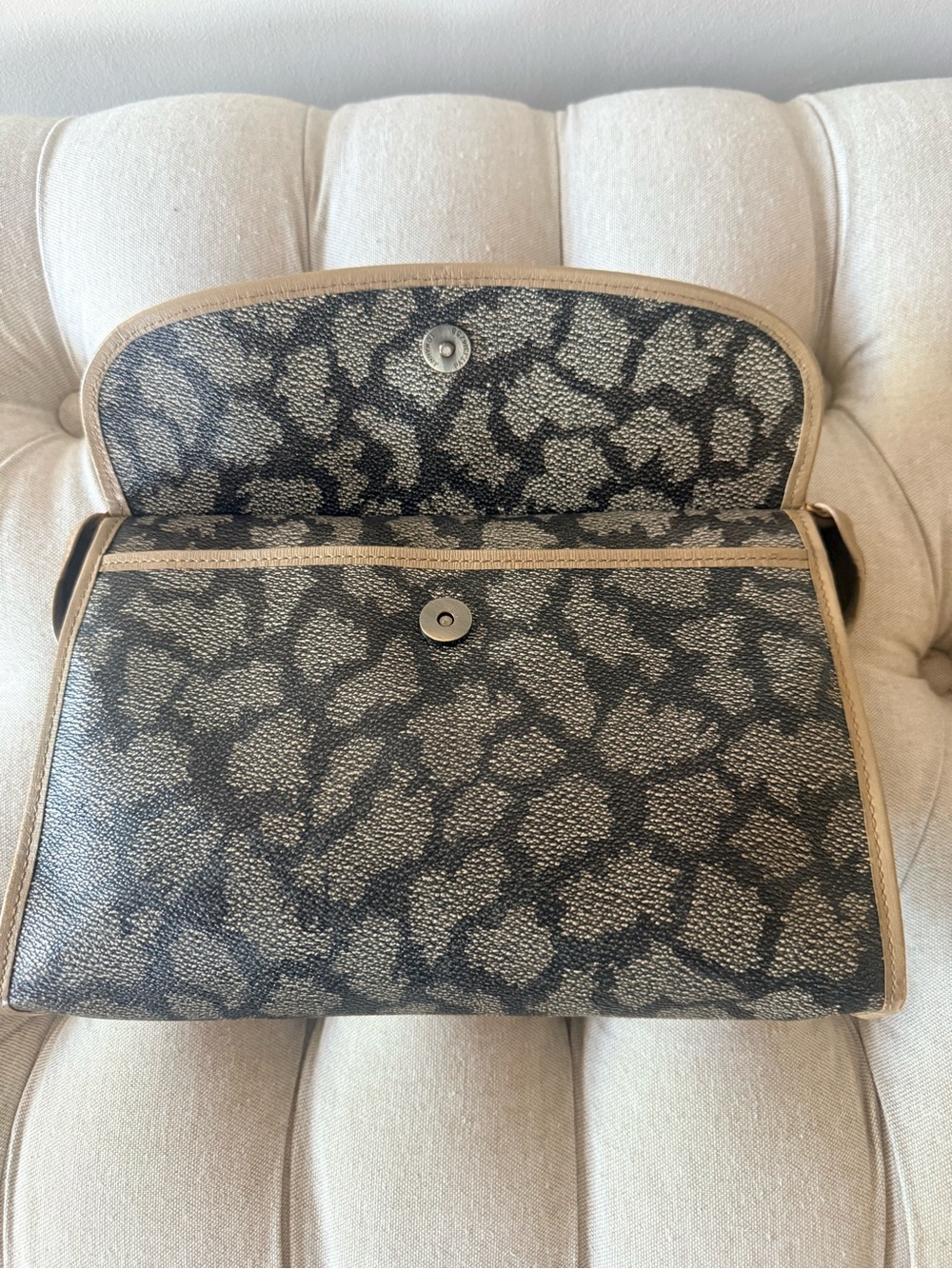 Vintage YSL Yves Saint Laurent Giraffe Print Taupe Gray Canvas Clutch Pouch - Picture 5 of 16